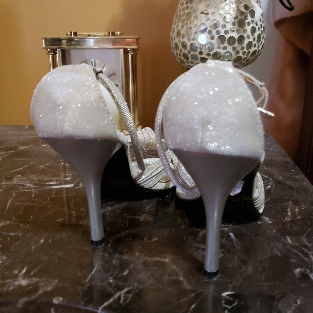Heels - Picture 5 of 6
